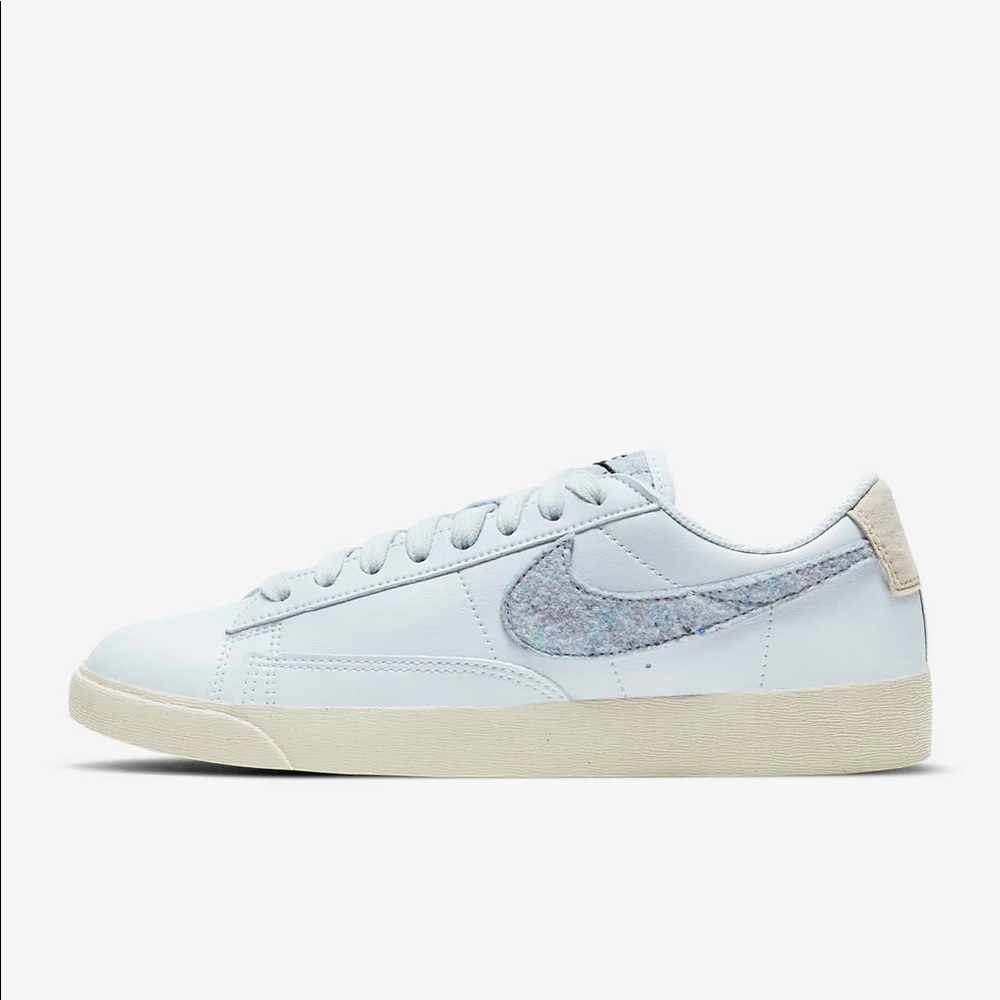 NIB Nike Blazer Low SE Sneakers - Picture 5 of 6